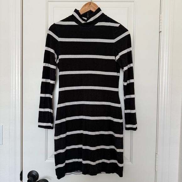 Alice + Olivia Black White Striped Mock Neck Mini Dress | Chic | Trendy 8 - Picture 3 of 13